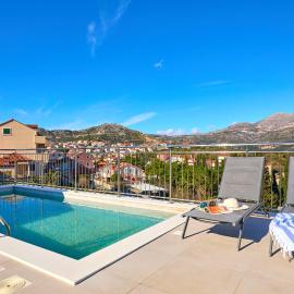 Hedera Estate Villa Hedera IX, hotell i Čibača