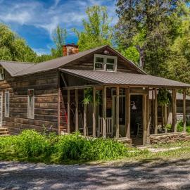 Farm House at Kaluna Farm Retreat