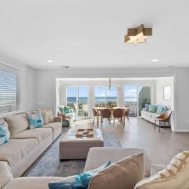 Pure Paradise by Carolina Getaway Oceanfront with Pool & Views on Kure Beach, hotel sa Kure Beach
