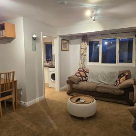 Lovely Cosy Apartment near Water Parks, hotel in South Cerney