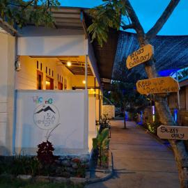 Iza home stay, hotel a Senaru