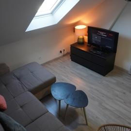 Appartement Familial de ville avec 2 places de parking privé intérieur gratuit, Hotel in Beuvrages