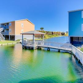 Lovely condo with private beach access - pool private balcony & laundry, hotel in Pensacola Beach