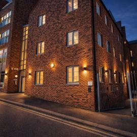 1 Bed Apartment Near Kelham Island, FREE Parking - Hosted by StayHostSave, hotel in Midland