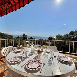 Maison Mitoyenne vue mer Aspretto Ajaccio, hotel a Ajaccio