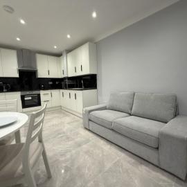 Stylish 1BR Apartment in Wembley, hotel Wembleyben