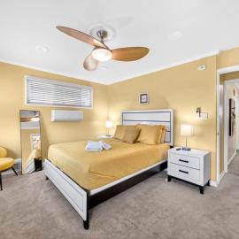 Gorgeous Home Tucked Away in Greener Part of Town Transit-Friendly, hotel in Washington