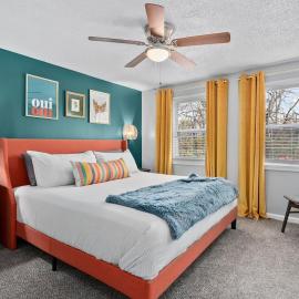 4-Bed Home by KU & 39th St Shops 4