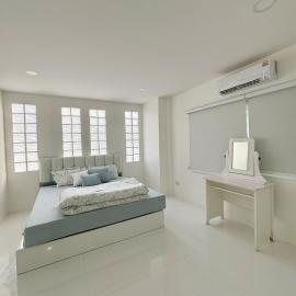 Whitebeach Cottage, hotel in Chon Buri