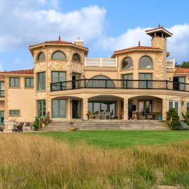 Hamptons Romantic Waterfront Queen Suite, hotel v mestu Remsenburg