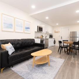 Buttercup 4 Retreat, AC, Free Parking, Deck