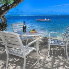 NEW RENOVATION - Beachside Two-Bedroom Suite, hotel di Savaneta