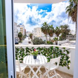 Charming apartment with balcony - Free WiFi!