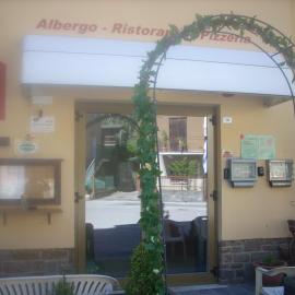 Hotel Aurora Villalago, ξενοδοχείο σε Canzolino