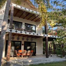 Family home for 8 guests with direct beach access