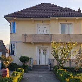 Villa Elezi, hotel di Culaj