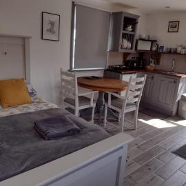 Cosy Hill Top Hut with Fantastic Views - Near Bala - Rural Farm Stay