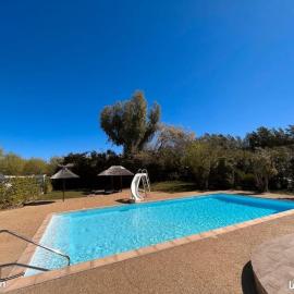 Mobil-home cosy avec accès piscine, hotel a Carqueiranne