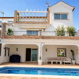 Large Family Townhouse with private pool in Benahavis Village