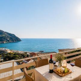 Vintage Ocean View with Fast WI-FI and Elevator to Town