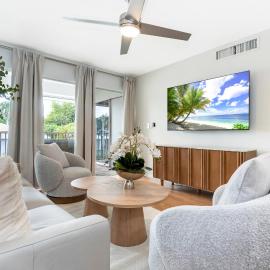 Minimalist Haven Naples - Walk to Beach & 5th Ave