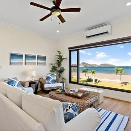 Pacific Beach 9 - Beachfront Condo, BBQ, pool, prime location, sleeps 4, hotel u gradu Potrero