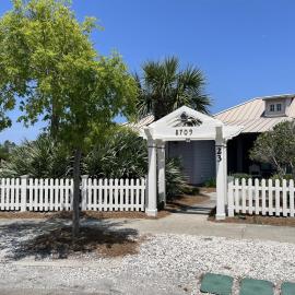Beachclub Cottage 23 -Upscale Luxury-Privacy-2-Kings-5 minute walk to Beach