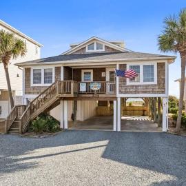 Dogtors Inn by Brunswick Vacation Rentals- Oceanfront 3BR Home and Pet Friendly, Hotel in Ocean Isle Beach