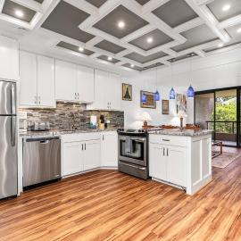 Kona Pacific E629: Beautifully Remodeled condo!