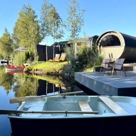 Schlaffass &Tiny am See direkt am See, Angelsteg, Sauna, Hot Tub gg Gebühr، فندق في Twist