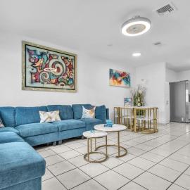 Relaxing Miami Retreat with Canal View and a Central Location
