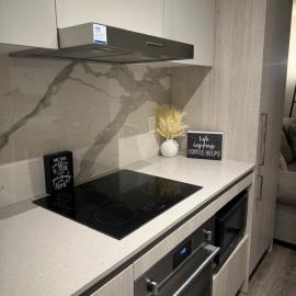 Modern 1 Bedroom Condo in Vaughan, hotel en Vaughan