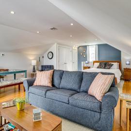 Walk to Coast! Convenient Cottage in Dtwn Madison, hotel in Madison