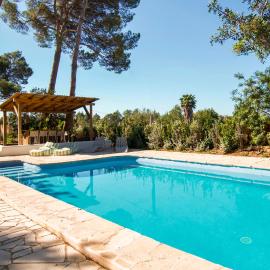 Luxury Ibiza Villa with Heated Pool & Outdoor Kitchen 8 Guests, hotel in Santa Gertrudis de Fruitera