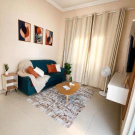 Casa completa, aconchegante com ar condicionado, hotel in Montes Claros