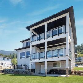 Elegant 4BR Main Suite Family Friendly with Terrace, хотел в Чилиуак