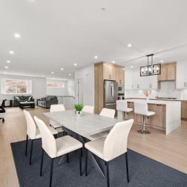6BR Luxury Home with Terrace and Epic Views, hotel u gradu 'Chilliwack'