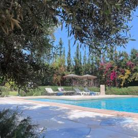Villa sans vis-à-vis avec grand jardin, hotel a Ounara