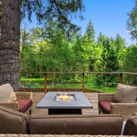 Howard's Hideaway Riverfront Pet Friendly Cabin, hotel di Sandy