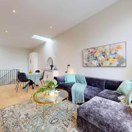 Luxury 3 Bedroom Townhome 10 Minutes to Downtown FREE Parking