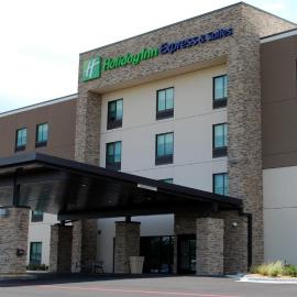 Holiday Inn Express & Suites White Hall by IHG، فندق في White Hall