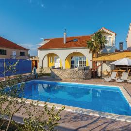 Holiday Home Sunce Dalmacije, hotel in Mratovo