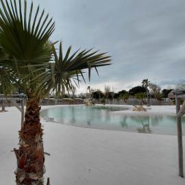 Le Mobilhome Douillet climatisé 5 pers en camping, proche plage, 2 SDB, 2 WC, hotel sa Vendres