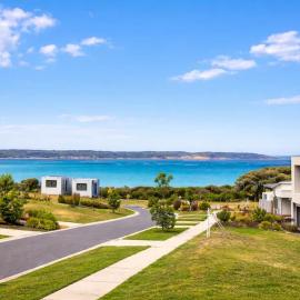 Family Getaway Ocean Views, hotel in San Remo