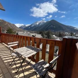 T2 terrasse plein sud Vue montagne Parking