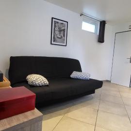 studio Les merles à Saint-Égrève, hotel in Saint-Égrève