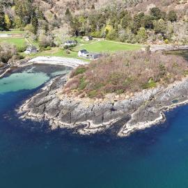 Ellary Cottage - Cosy Sleeps 4 Property, Remote Location at the Edge of the Water, Hotel in Ellary