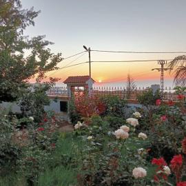 Niveau de villa calme avec superbe vue sur mer، فندق في Sidi Ghiles