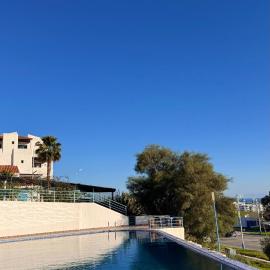 Studio moderne soleil piscine wifi à cabonegro, hotel a Tetuan