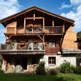 Casa-Chalet Brizolée avec vue sur le lac à Tignes, хотел в Тин